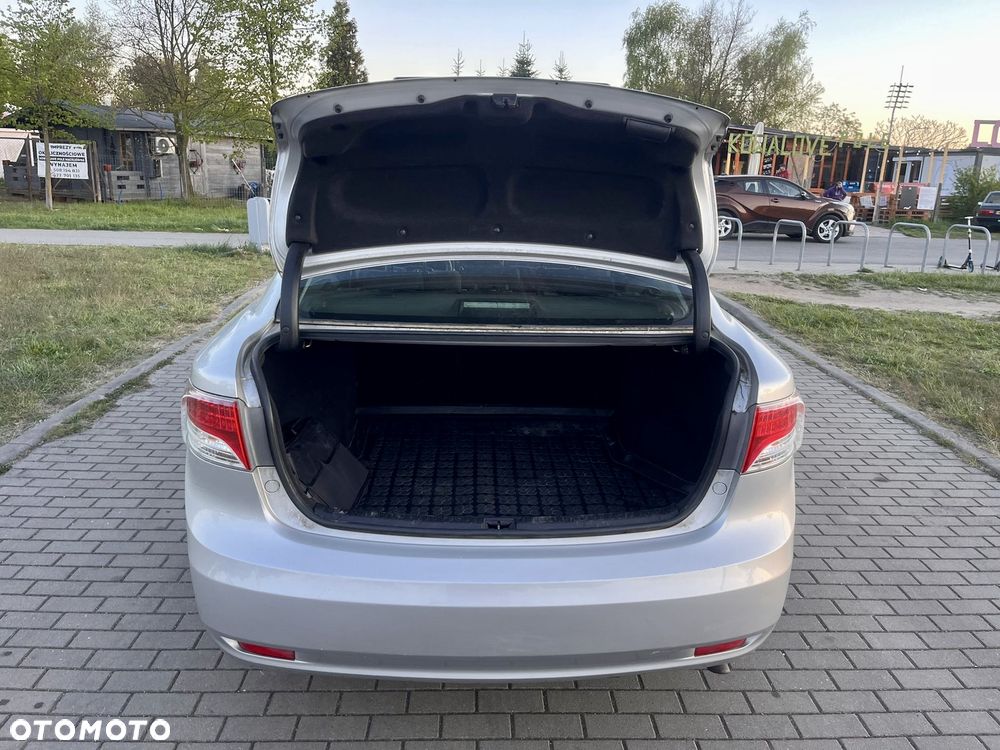 Toyota Avensis 1.8 Sol - 18