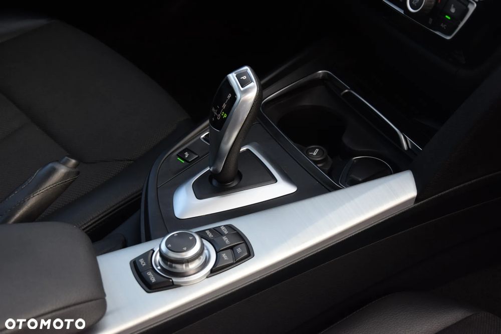 BMW Seria 3 320i Advantage - 23
