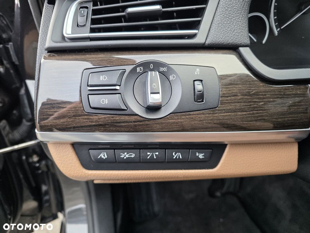 BMW Seria 7 750i xDrive - 12