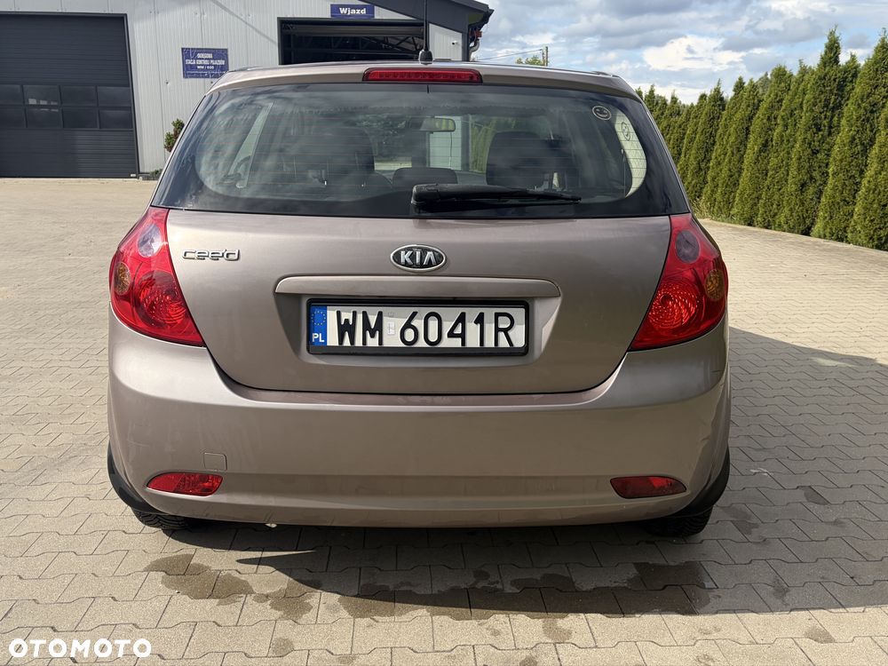 Kia Ceed - 6
