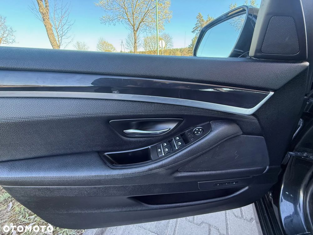 BMW Seria 5 520d Luxury Line - 11