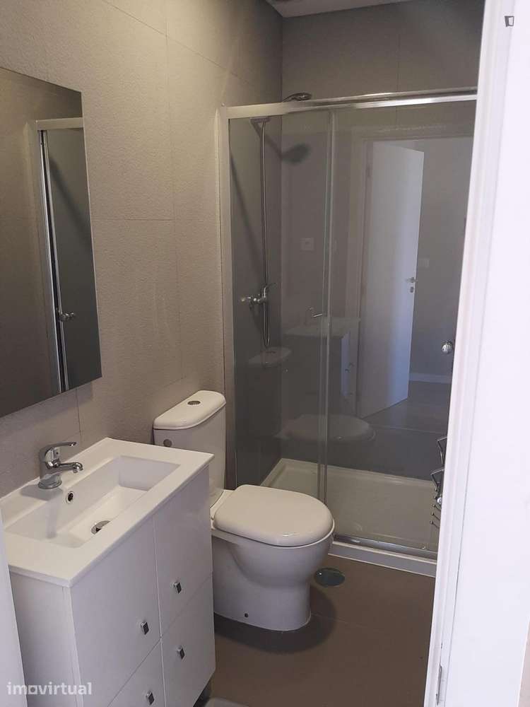 Quarto - localizado em Campanhã Porto - Grande imagem: 4/7