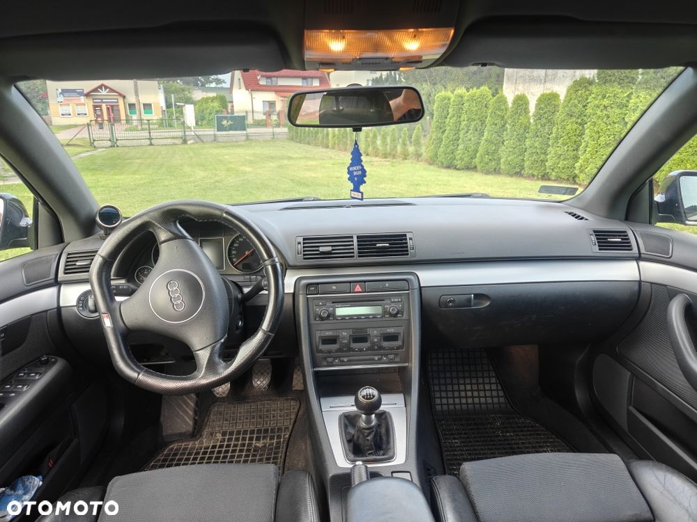 Audi A4 Limousine - 4