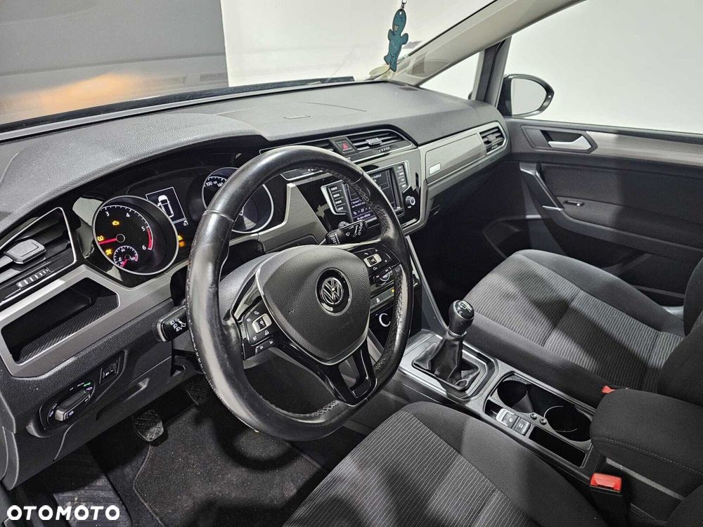 Volkswagen Touran - 8