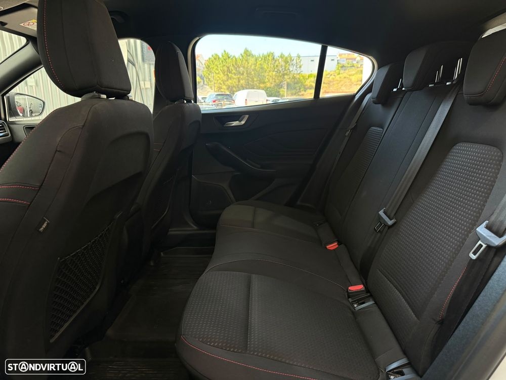 Ford Focus 1.0 EcoBoost ST-Line - 27