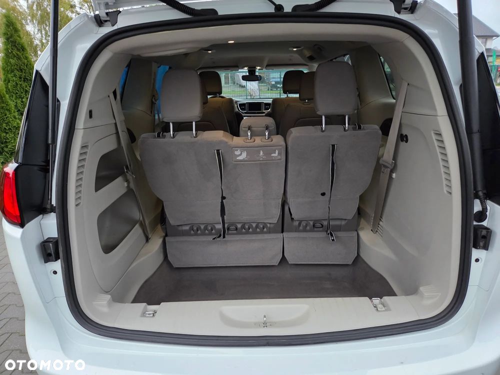 Chrysler Pacifica - 9