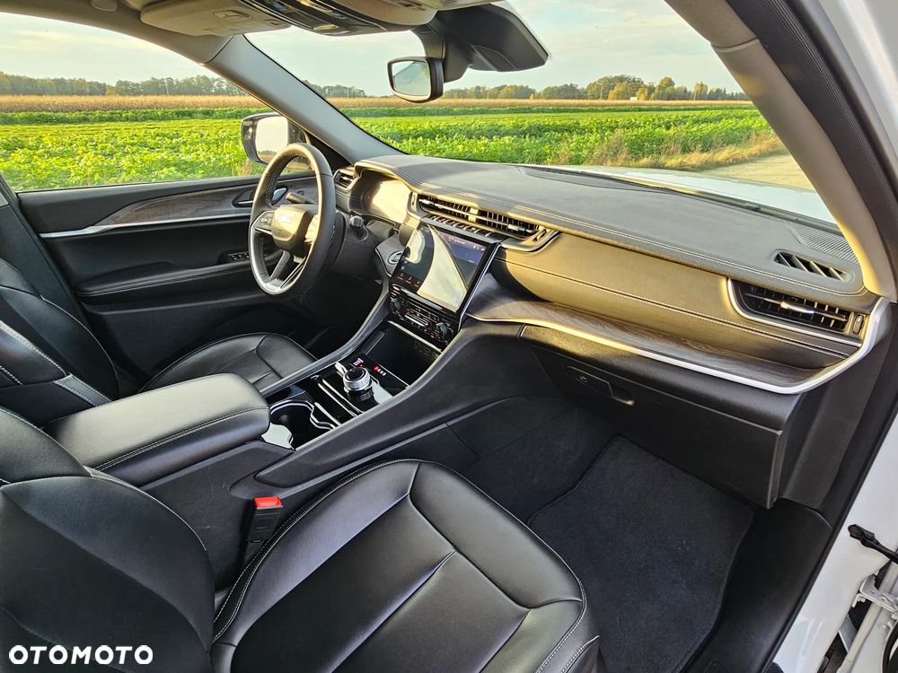 Jeep Grand Cherokee - 29