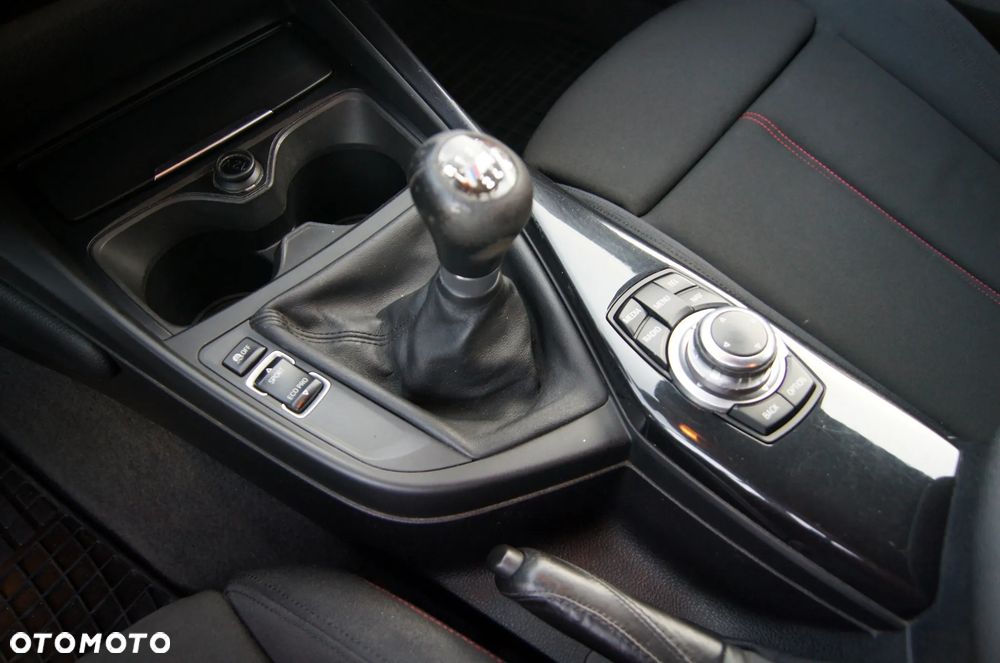 BMW Seria 1 118d Sport Line - 23