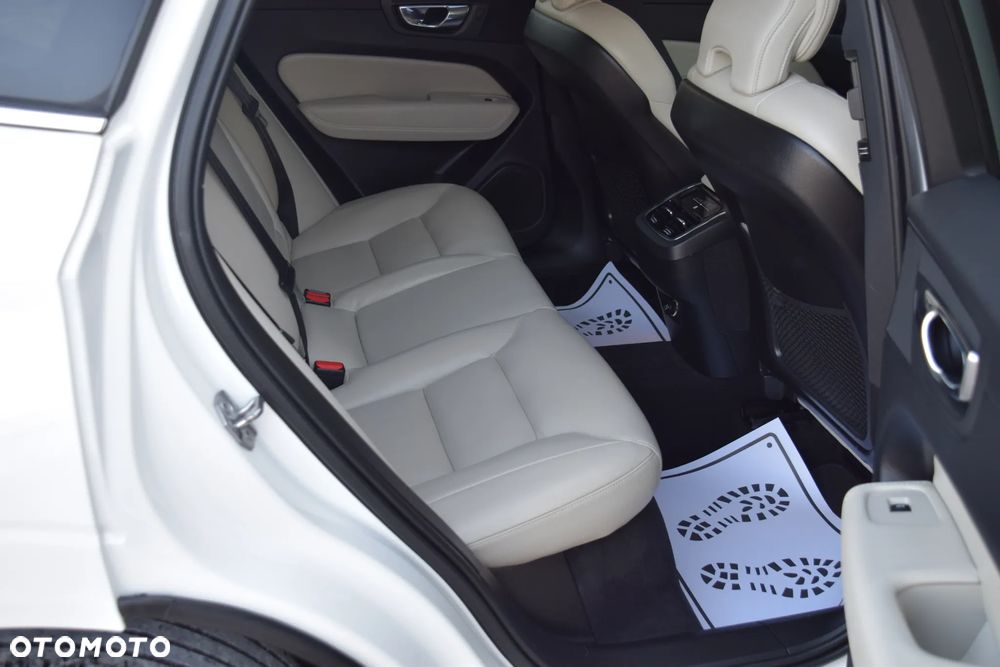 Volvo XC 60 D4 AWD Geartronic Momentum - 37