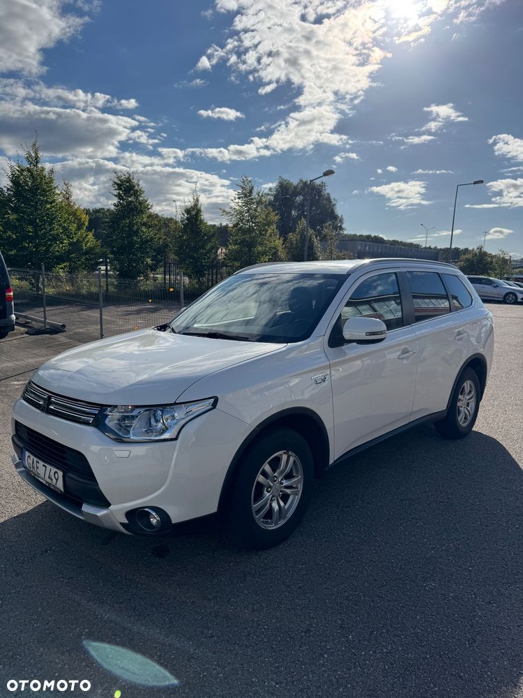Mitsubishi Outlander Instyle NAVI + - 2