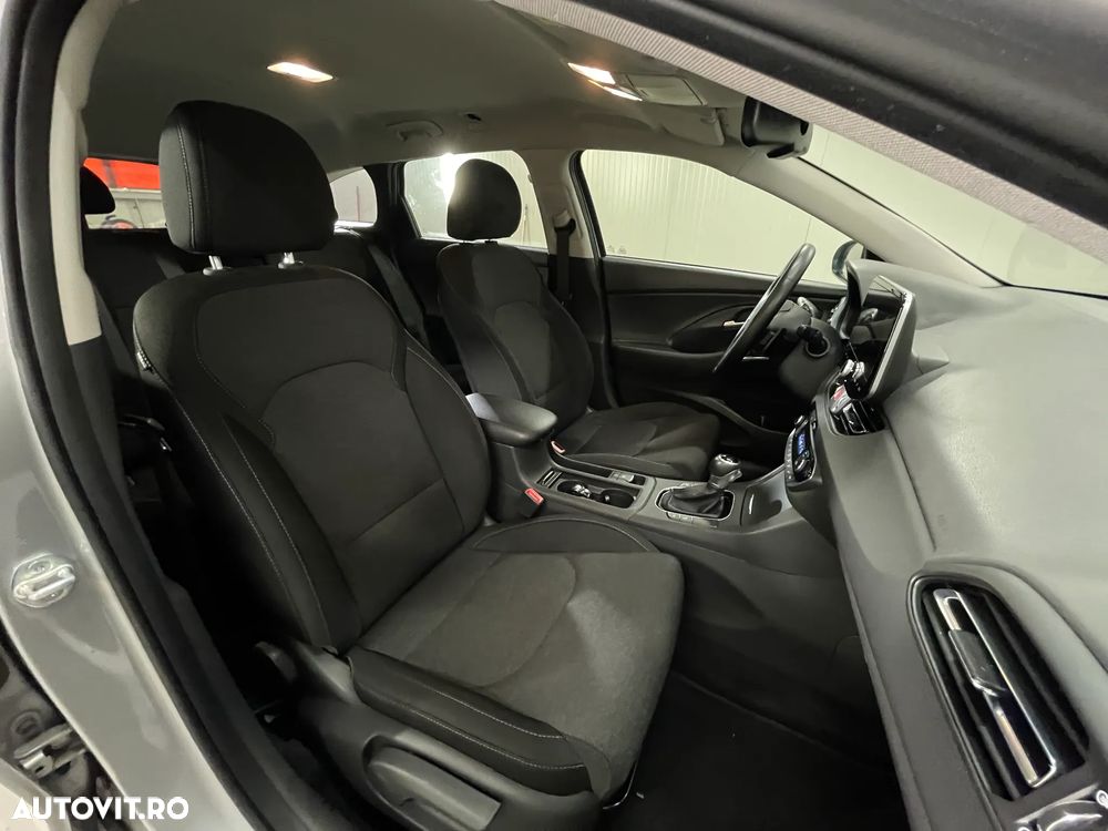 Hyundai i30 1.6 CRDI DCT Select - 11