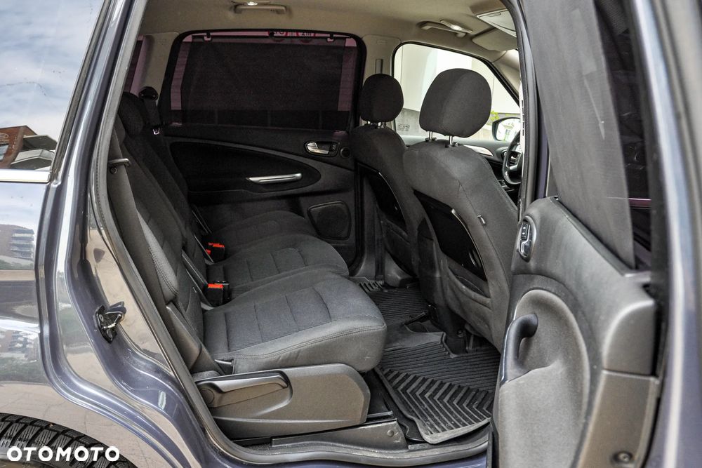 Ford S-Max - 12