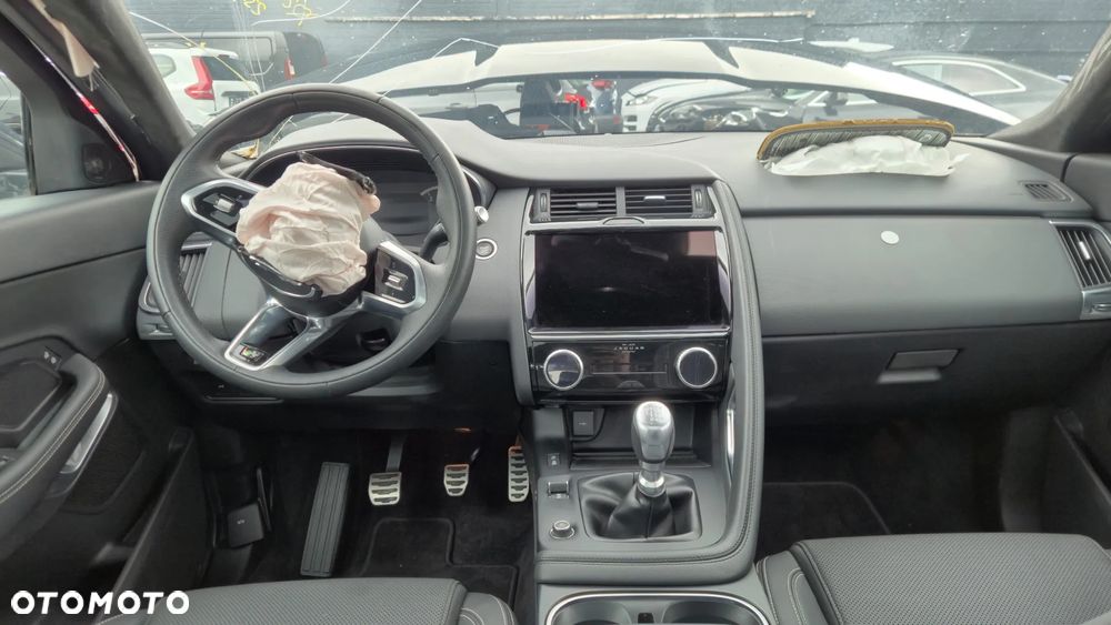 Jaguar E-Pace - 17