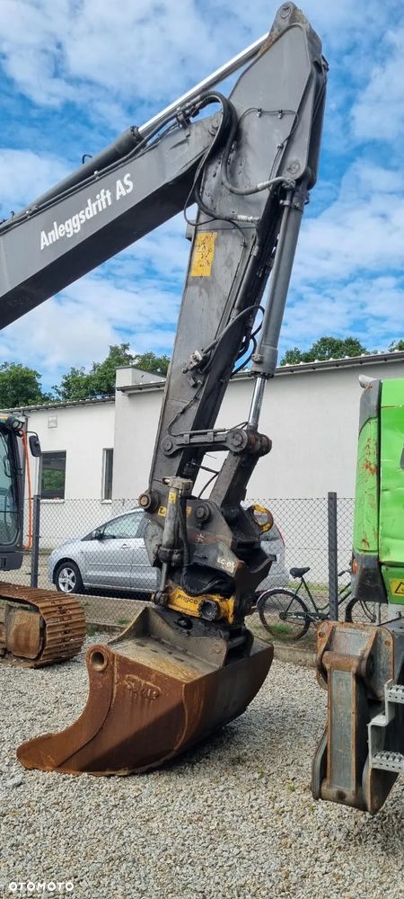 Volvo EC220E L - 15