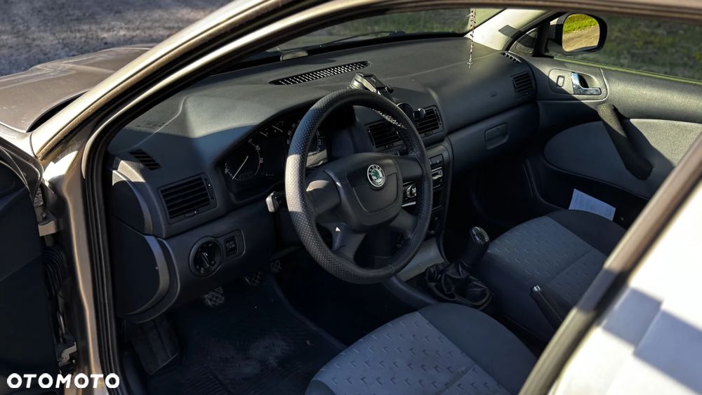 Skoda Octavia 1.6 Tour - 10