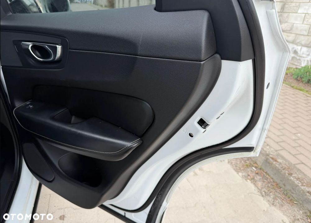 Volvo XC 60 T5 AWD Geartronic RDesign - 26
