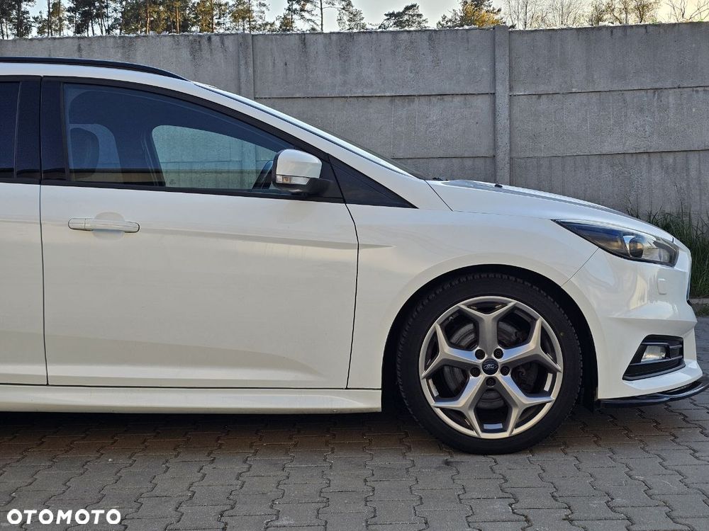 Ford Focus 2.0 EcoBoost ST mit Leder-Sport-Paket - 21