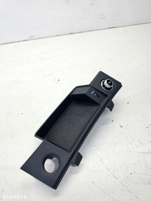GNIAZDO ZAPALNICZKI PORT USB C ŁADOWARKI AUDI Q5 FY A4 B9 A5 8W 80B864131A - 2