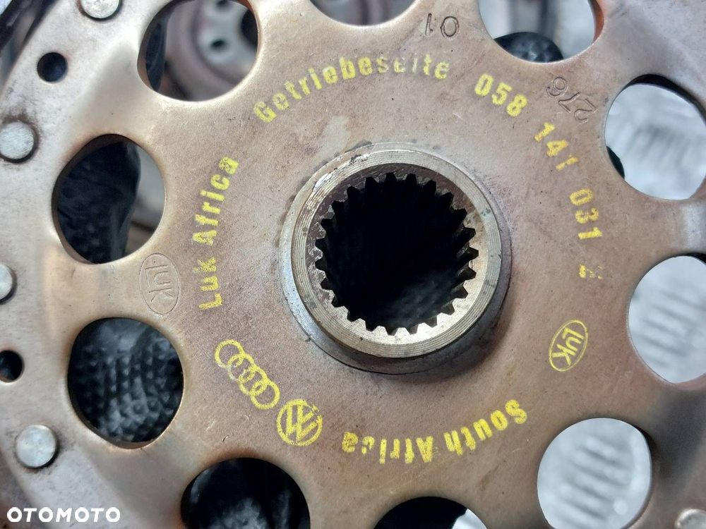KOŁO DWUMASOWE + TARCZA + DOCISK AUDI A4 B5 1.8 20V 058105266 - 6