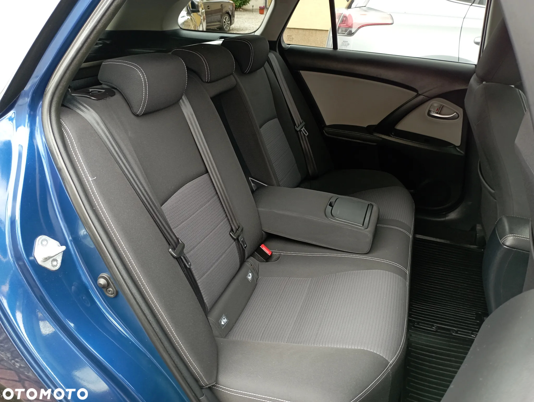 Toyota Avensis 2.0 D-4D Premium - 10
