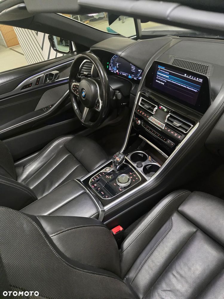 BMW Seria 8 - 16