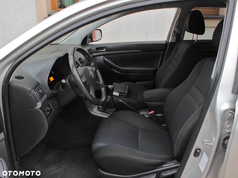 Toyota Avensis 1.8 VVT-i Sol Premium - 7