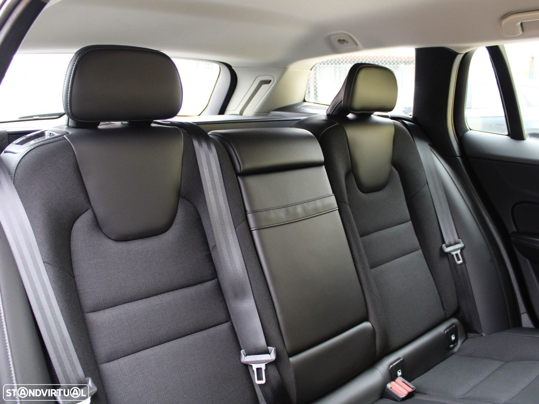 Volvo V60 2.0 D3 Momentum - 53