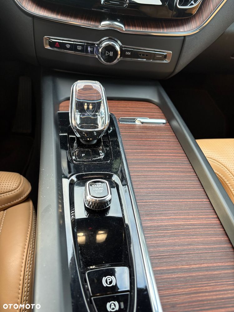 Volvo XC 60 B5 B AWD Plus Dark - 14