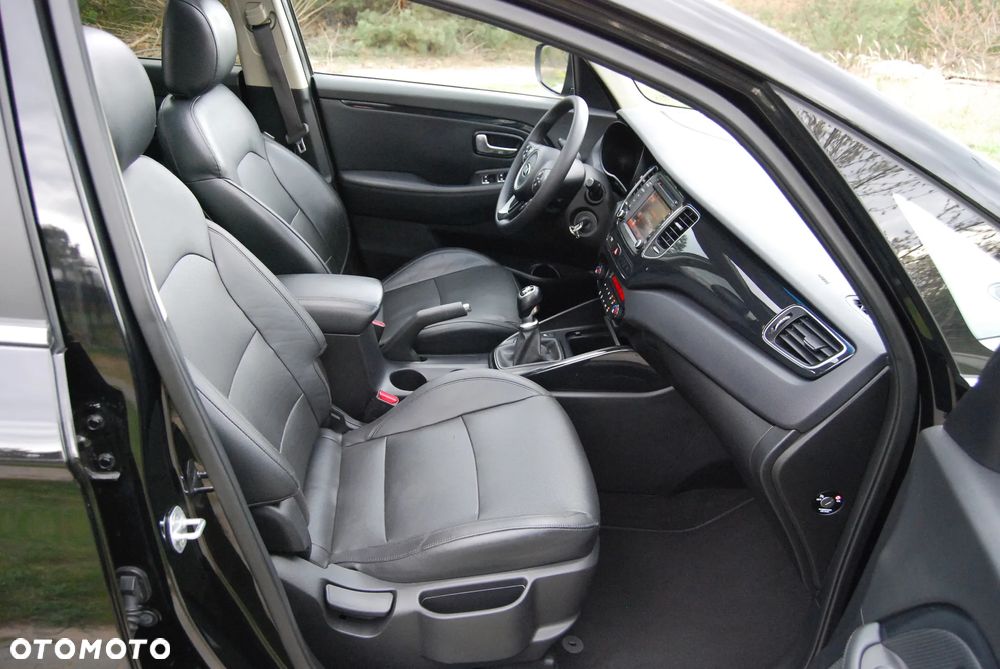 Kia Carens 1.7 CRDi 141 Dream Team Edition - 25