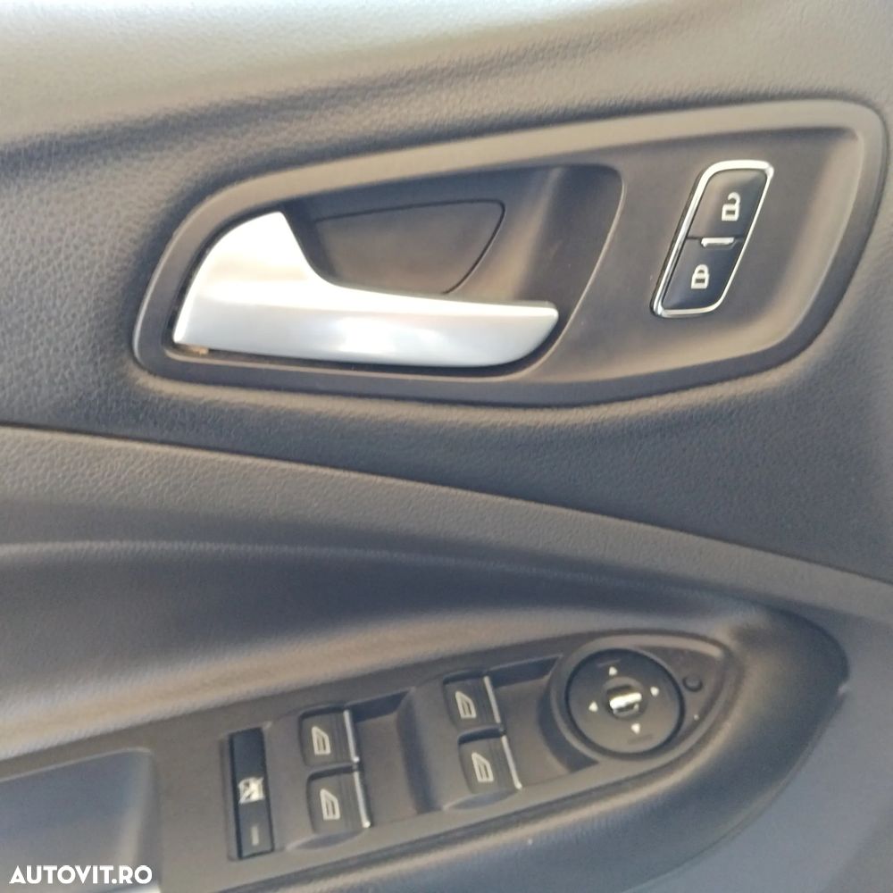 Ford Kuga 1.6 EcoBoost 2x4 Trend - 14