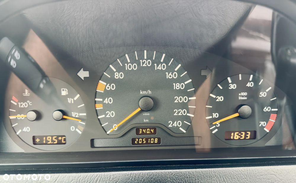 Mercedes-Benz Klasa C 180 Classic - 19