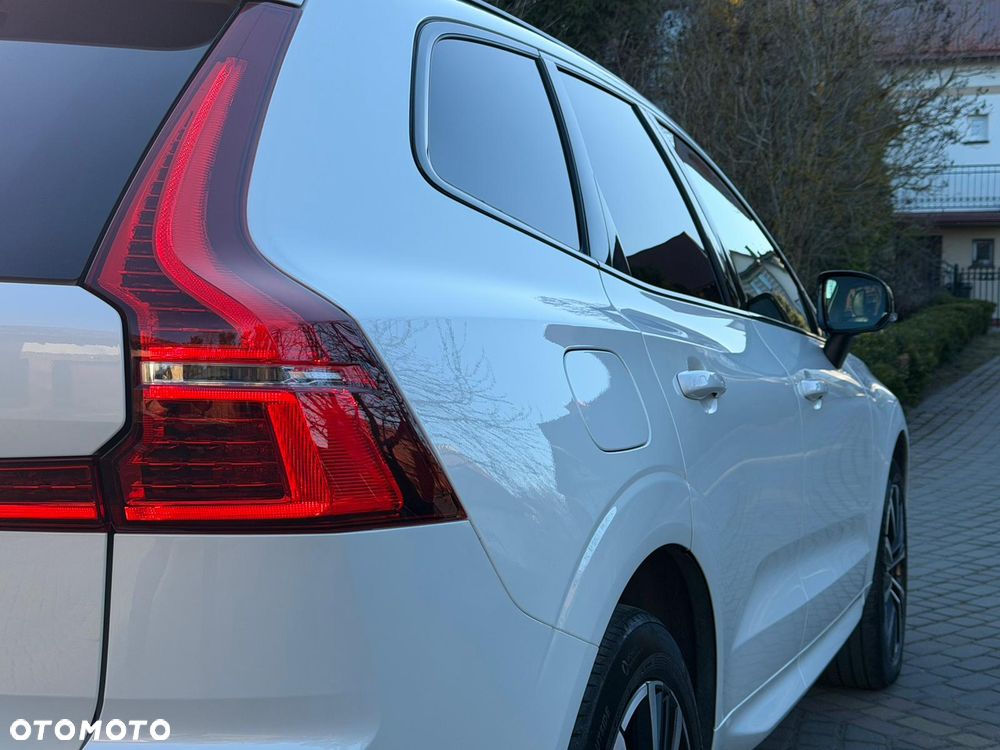 Volvo XC 60 B5 D AWD Ultimate Dark - 21