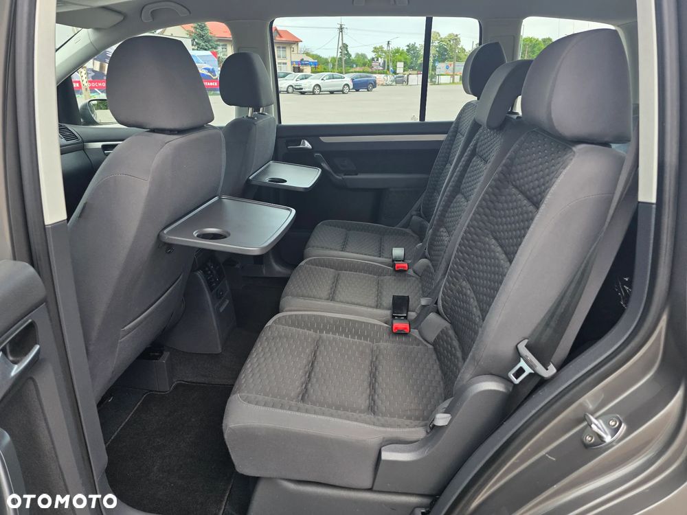 Volkswagen Touran - 17