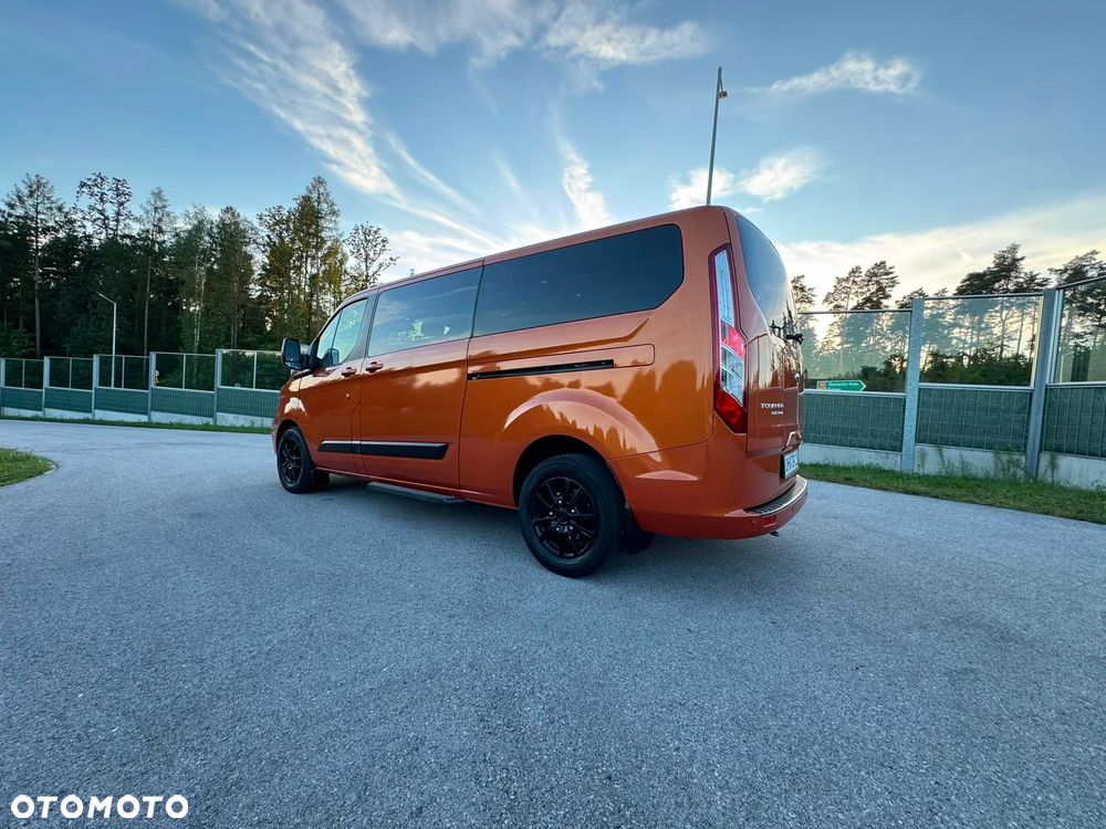Ford Tourneo Custom - 32