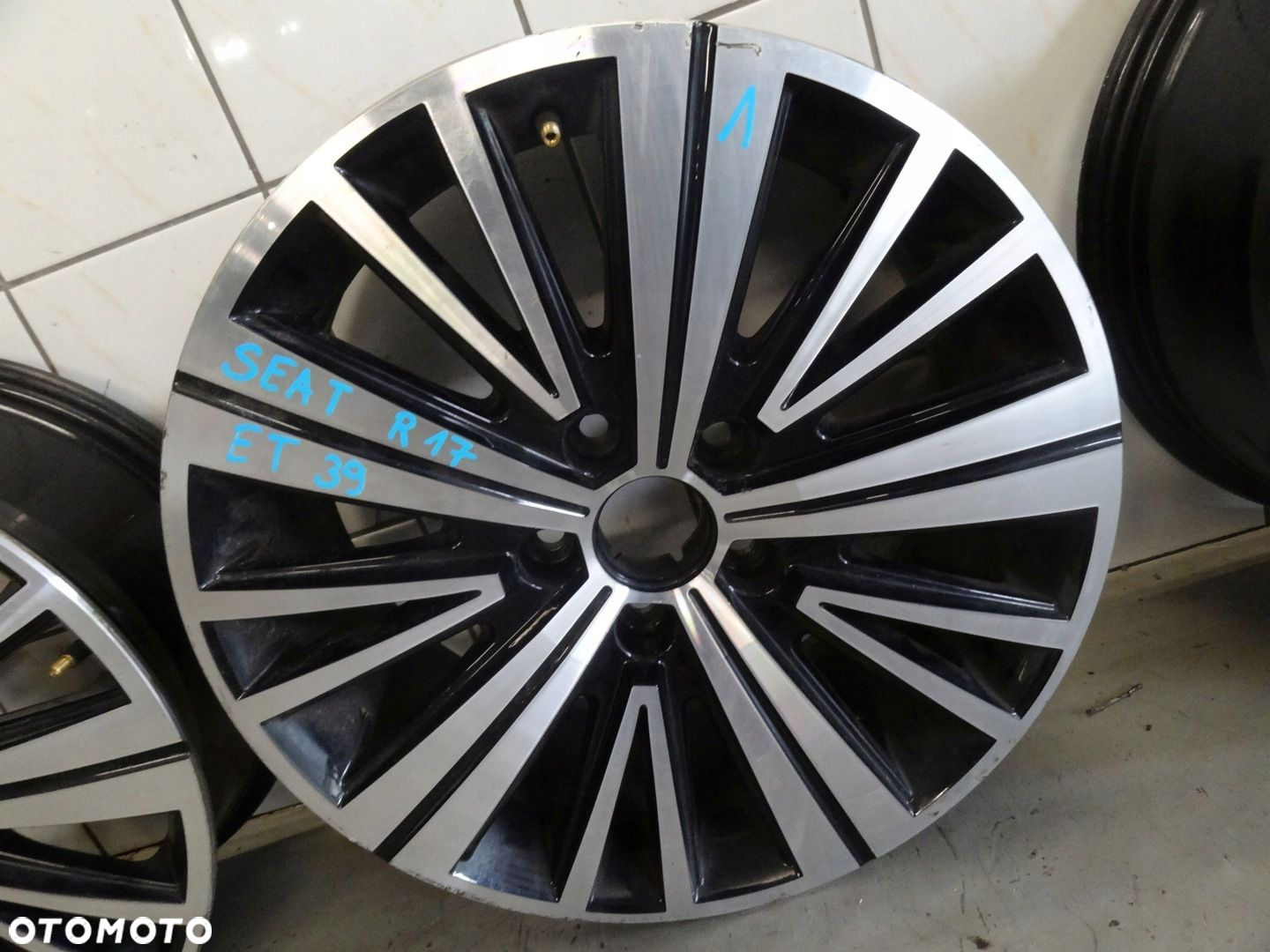 SEAT FELGA ALUMINIOWA ALUS ET39 7.0Jx17H2 7N5601025J ROZSTAW ŚRUB 5x112 - 2