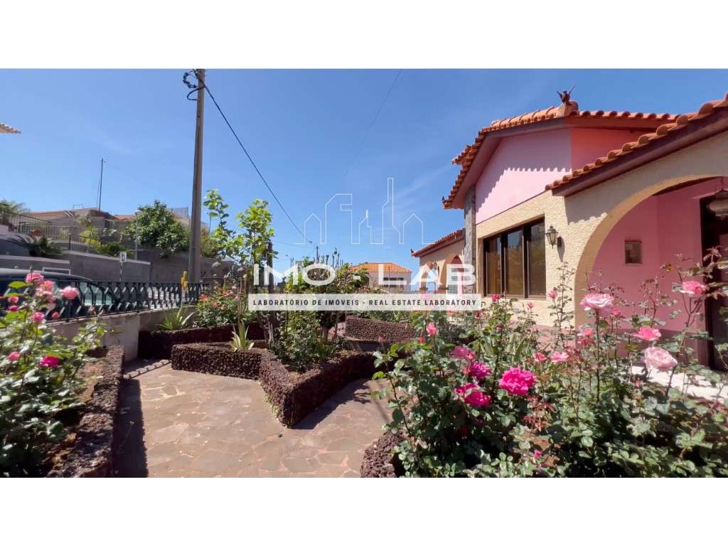 Prédio T4 + 2 Armazéns + 1800m2 de Terreno - São Roque - Funchal - Grande imagem: 4/31