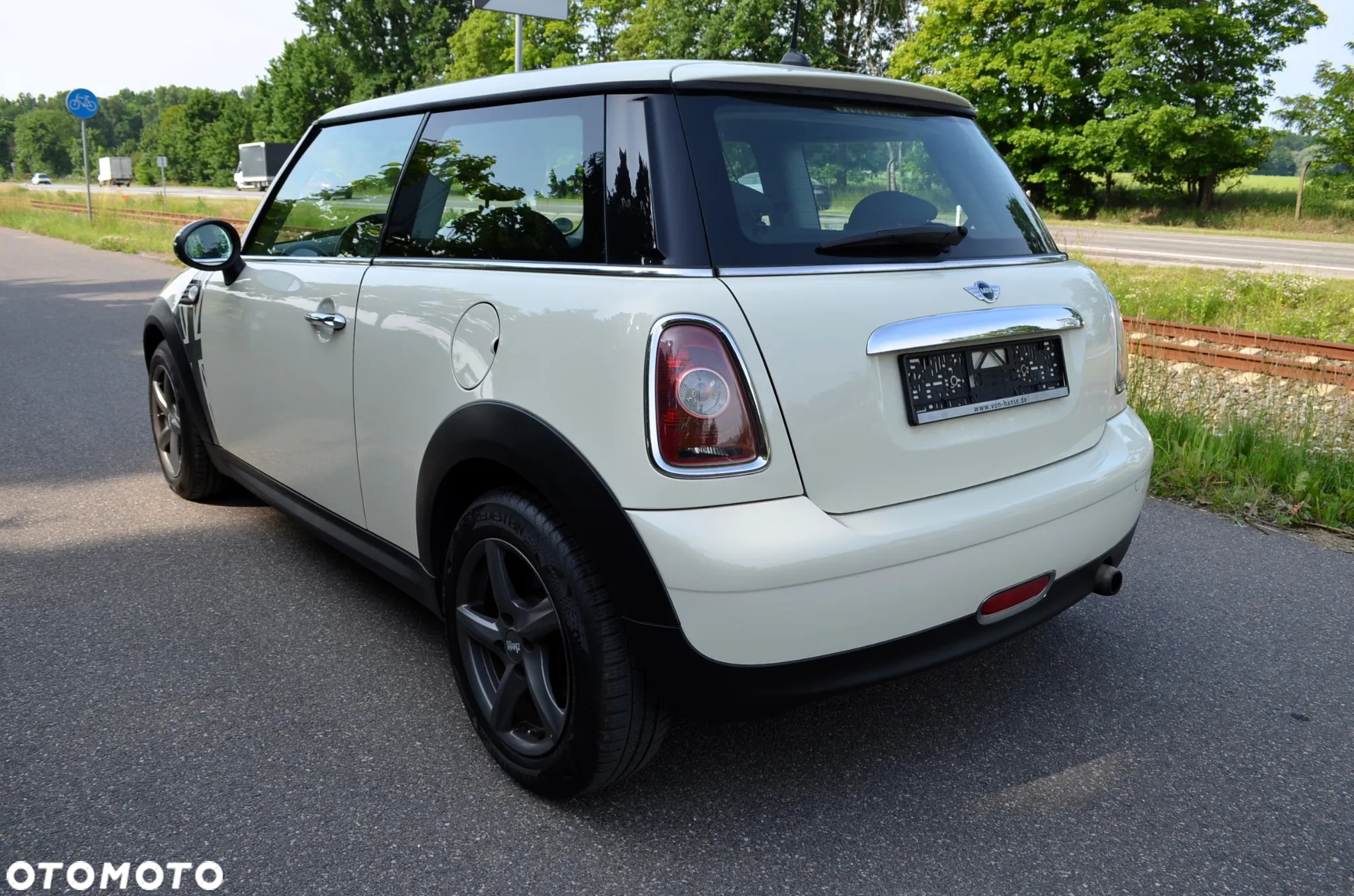 MINI ONE - 8
