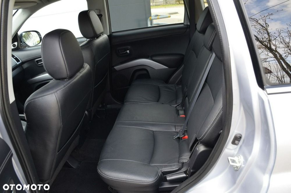 Mitsubishi Outlander - 25