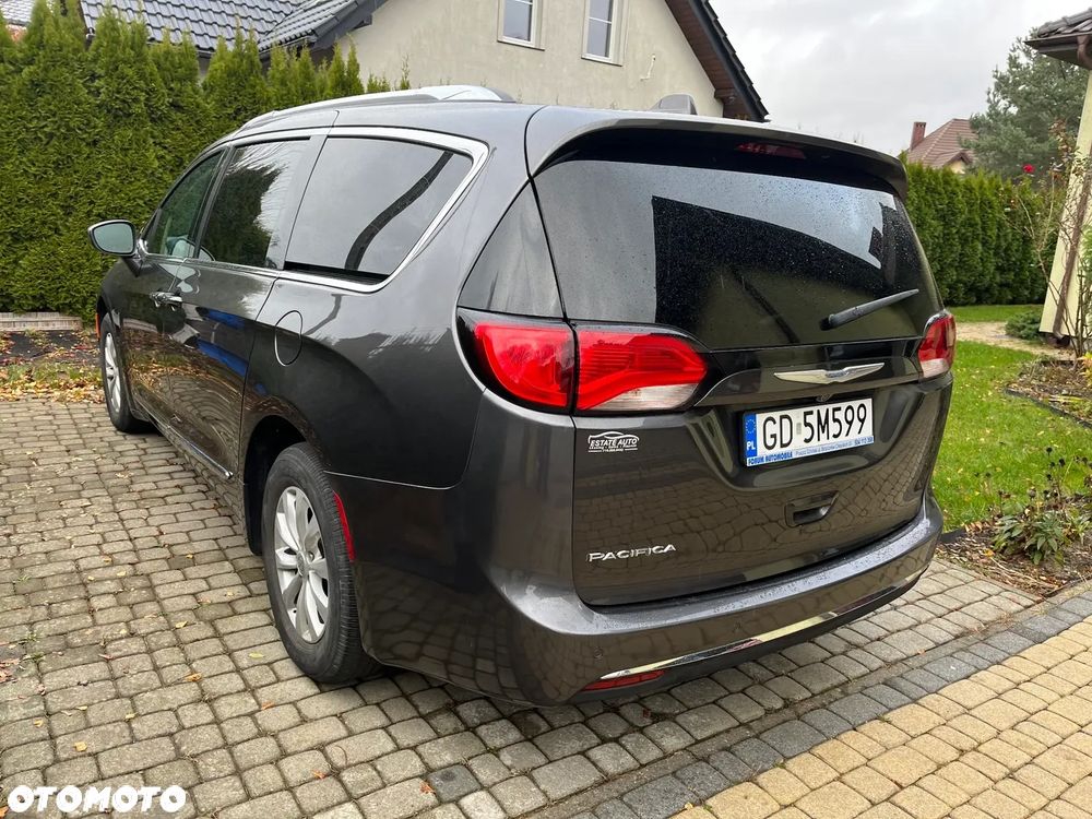 Chrysler Pacifica - 13