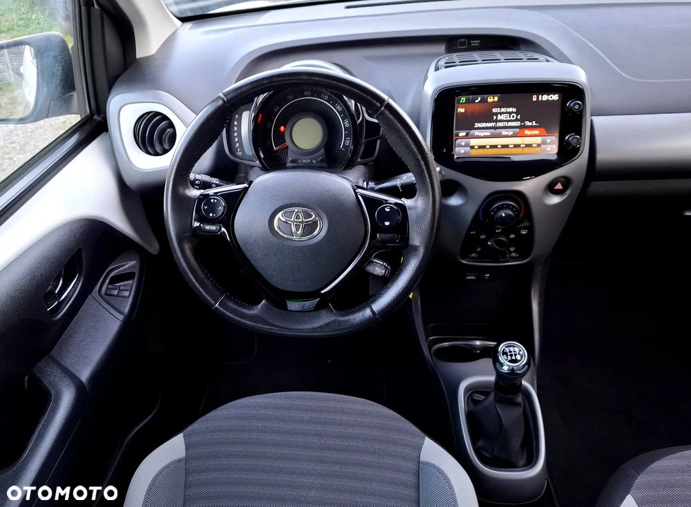 Toyota Aygo x-play connect - 23