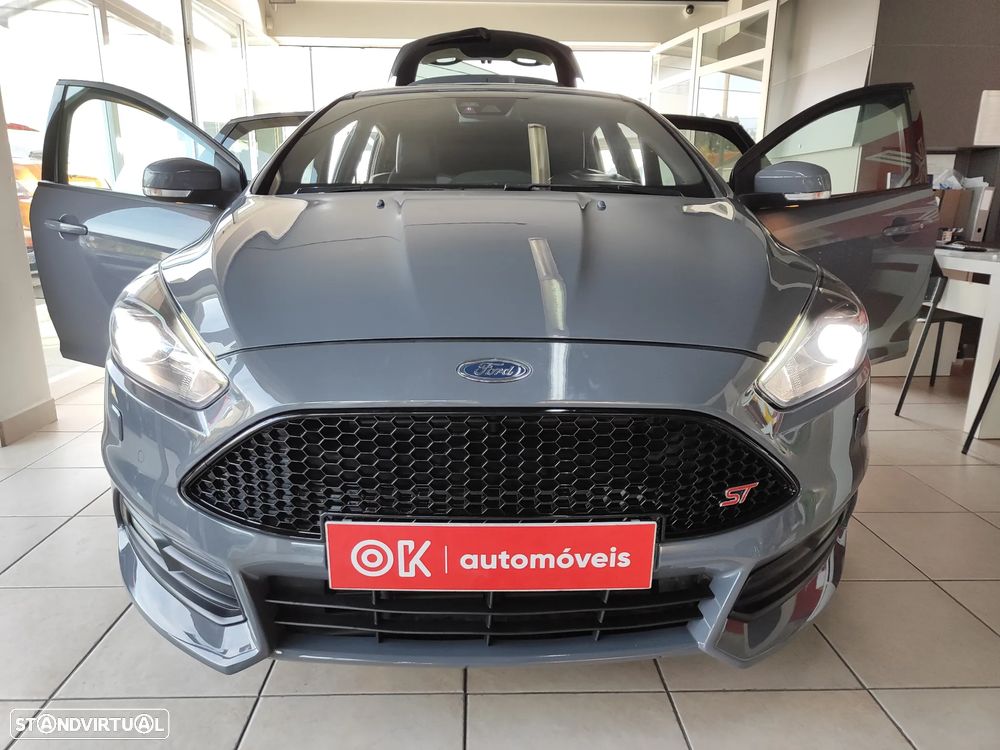 Ford Focus 2.0 EcoBoost ST c/ Pack Pele Desportiva - 22