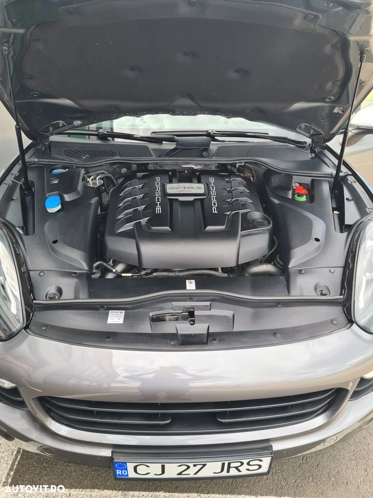 Porsche Cayenne S Diesel Platinum Edition - 10
