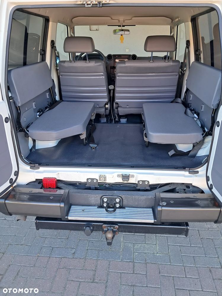 Toyota Land Cruiser LJ70 - 11