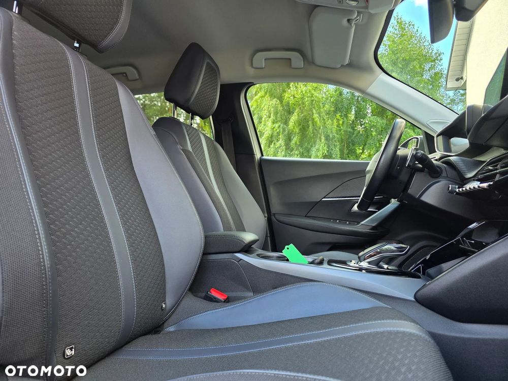 Peugeot 2008 1.5 BlueHDi Allure S&S EAT8 - 29