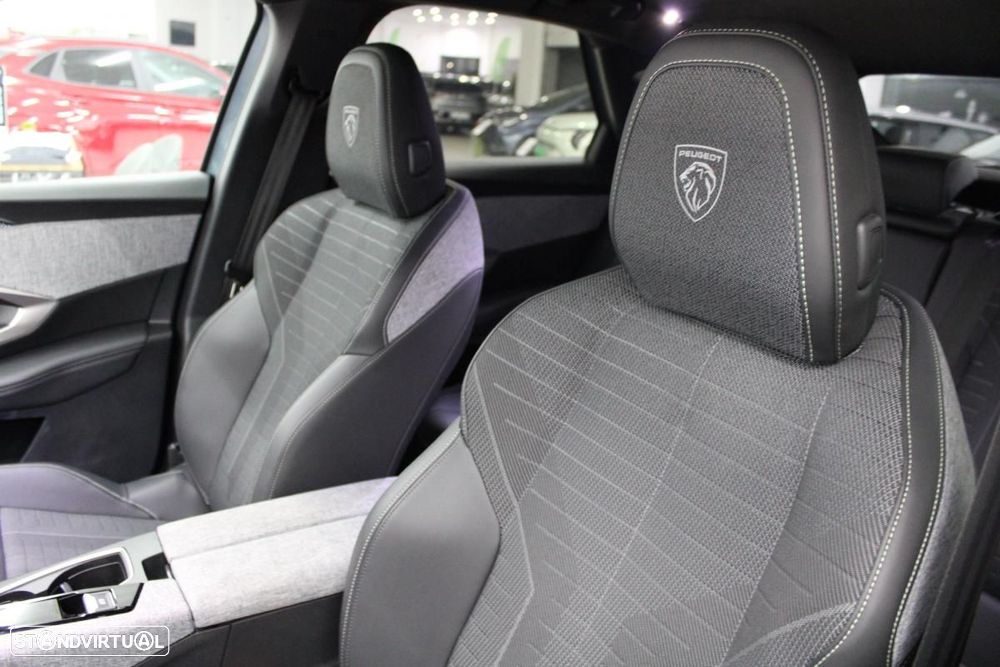 Peugeot E-3008 73 kWh GT - 11