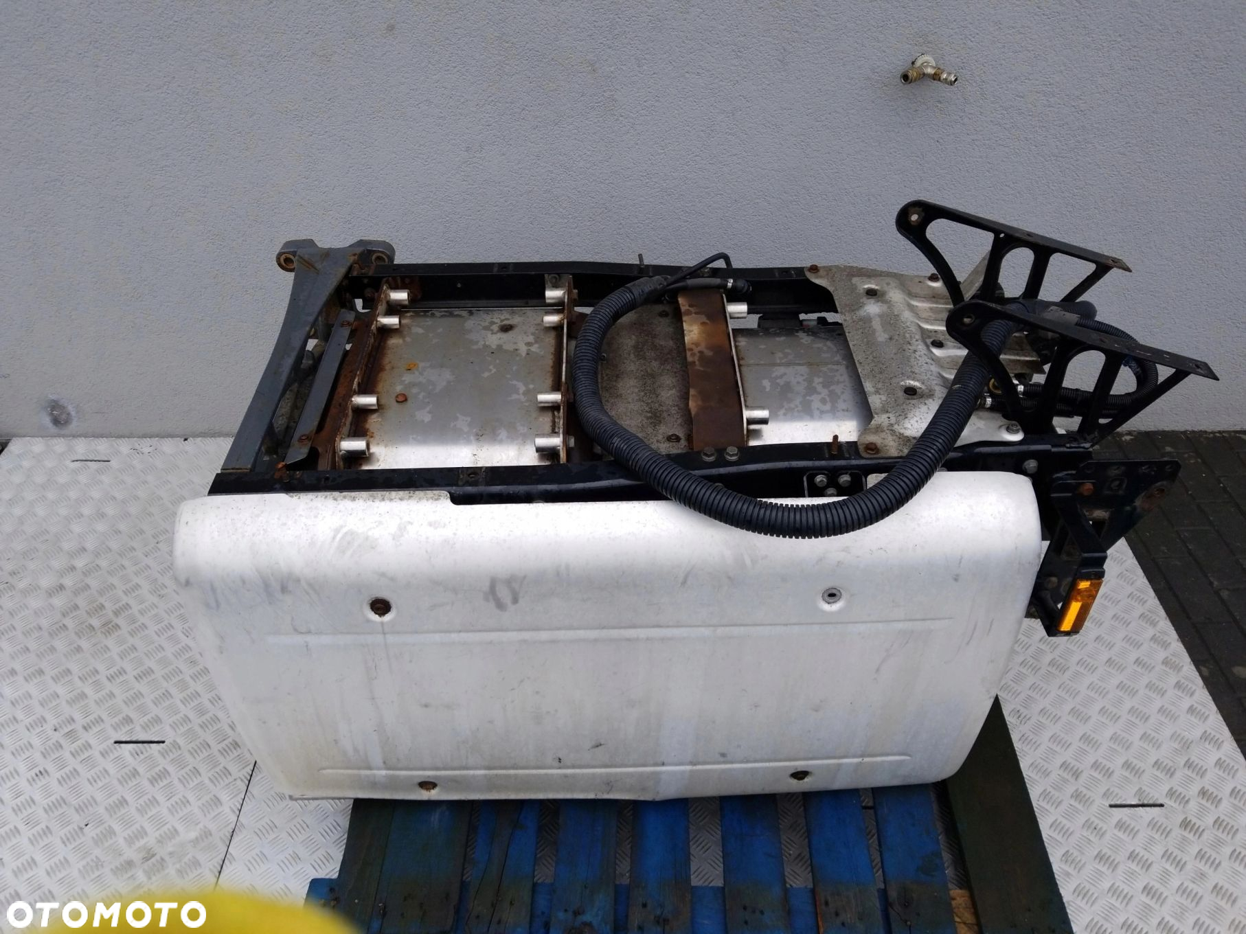 WÓZEK KATALIZATOR XF 106 EURO 6 - 2