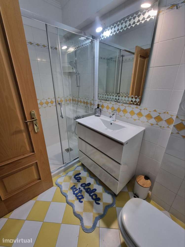 Quarto - localizado em Setubal - Grande imagem: 4/13