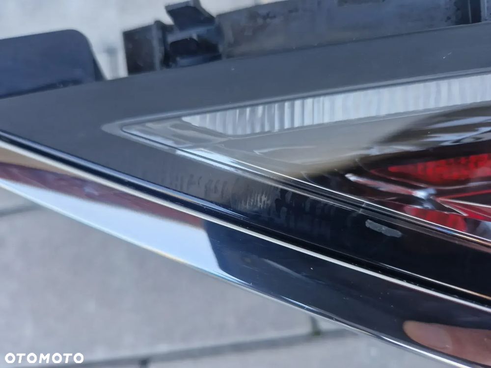 LAMPA TYLNA PRAWA W KLAPĘ DS9 2019-- - 4