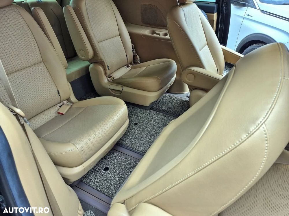 Kia Carnival - 19
