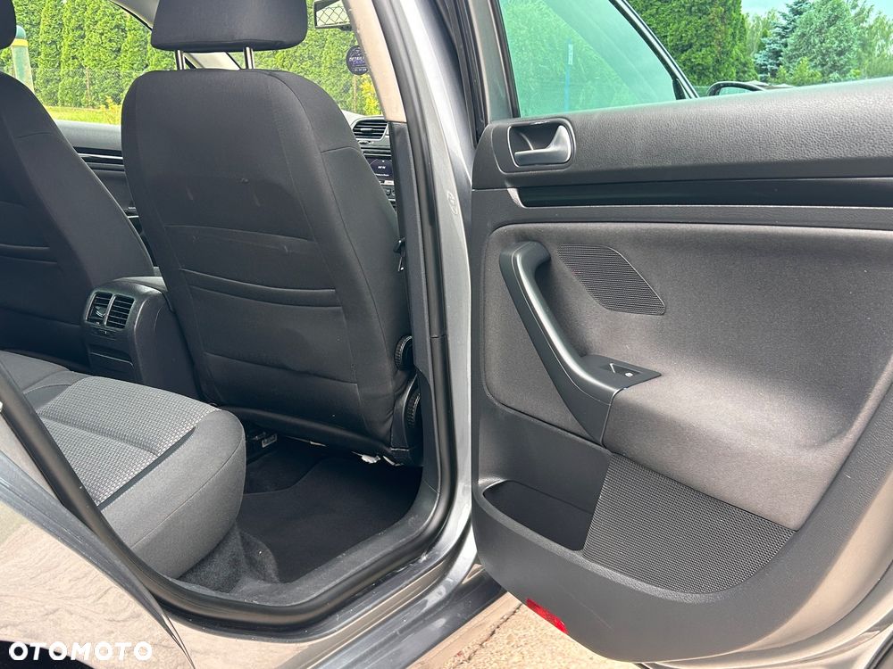 Volkswagen Golf 1.6 TDI DPF Comfortline - 24